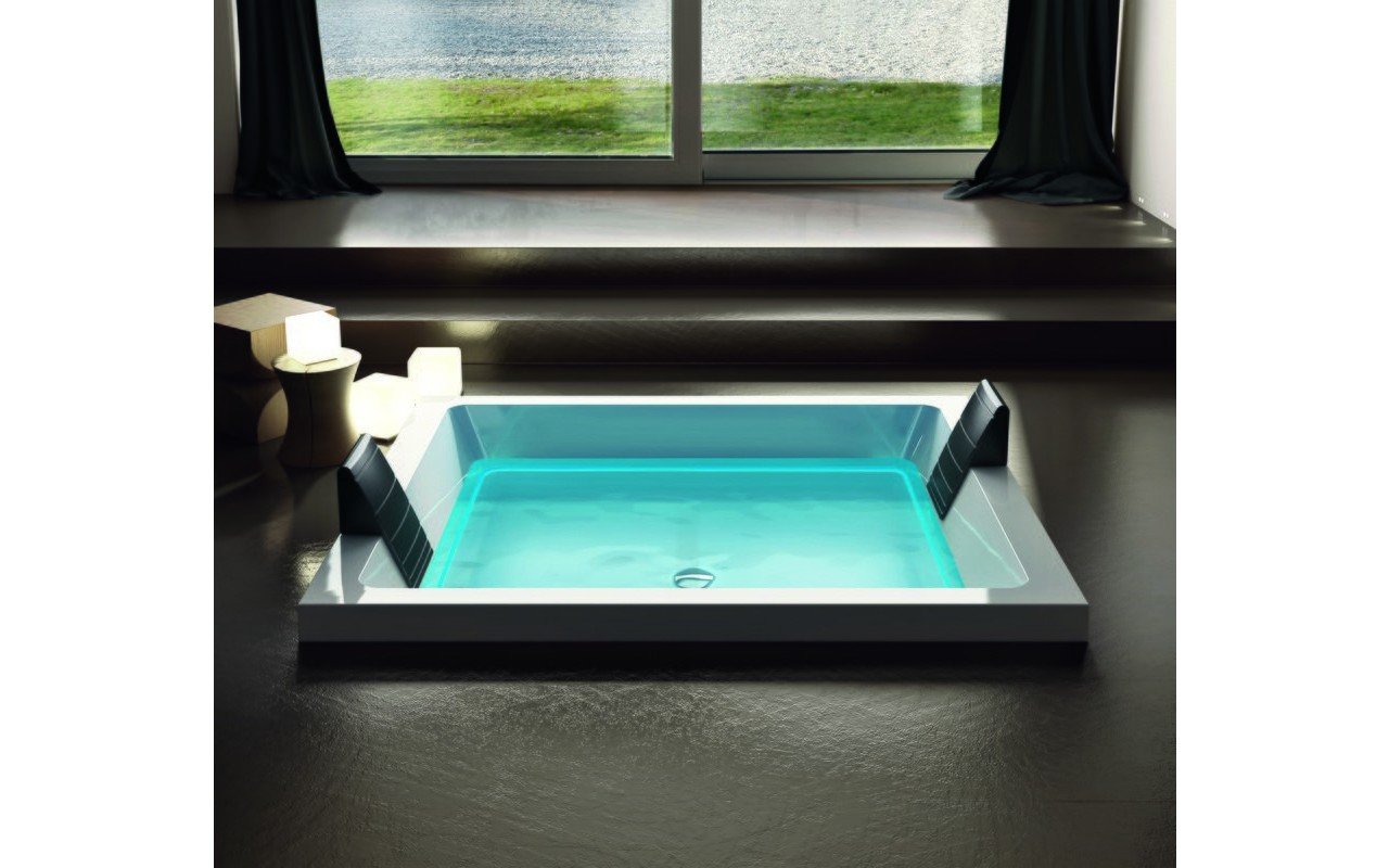 Aquatica Dream Cube HydroRelax āra/iekštelpu vanna ar sprauslām (ASV versija 240V/50/60Hz) picture № 0